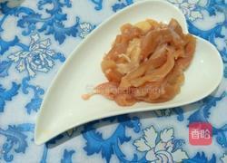 芹菜炒鸡肉的做法图解2