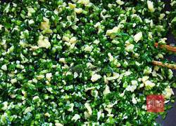 韭菜鸡蛋馅儿饼的做法图解4