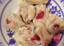 香菇煲鸡汤的做法图解1