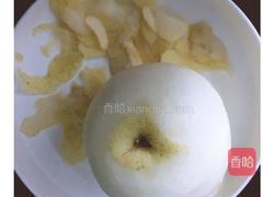 冰糖枸杞雪梨盅的做法图解2