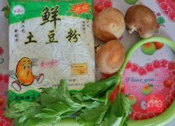 砂锅土豆粉的做法图解1