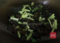 芹菜木耳炒肉的做法图解8