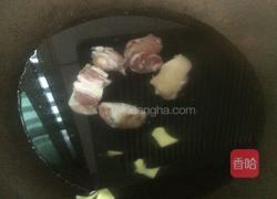 甜玉米猪手汤的做法图解1