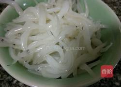 虾仁银鱼金瓜盅的做法图解2