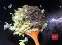包菜粉条的做法图解7