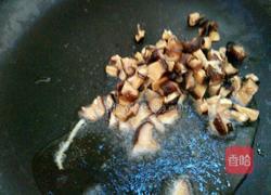 香菇炸酱面的做法图解4