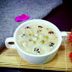 绿豆薏米芡实粥的做法[图]