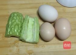 苦瓜鸡蛋饼的做法图解1