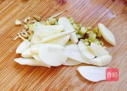 木耳炒鸡的做法图解2