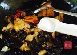 木耳炒鸡的做法图解12