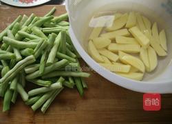 土豆豆角焖面的做法图解1