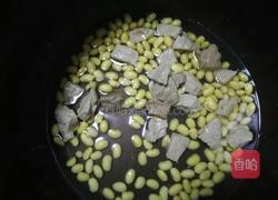 黄豆猪肉煲的做法图解5