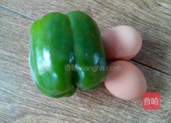 青椒炒蛋的做法图解1