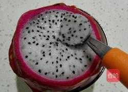 石榴火龙果酸奶沙拉的做法图解3