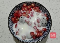 石榴火龙果酸奶沙拉的做法图解5