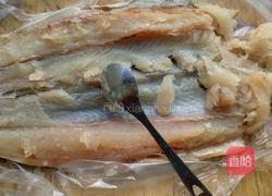 汆鲅鱼丸子的做法图解2