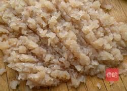 汆鲅鱼丸子的做法图解3