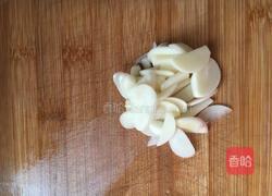 小白菜炒肉的做法图解2