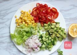 牛油果色拉的做法图解3