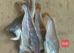 小鱼干辣椒酱的做法图解1