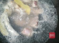 香菇炒鸡腿的做法图解2