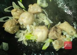 香菇炒鸡腿的做法图解4