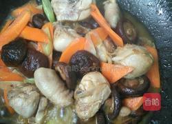香菇炒鸡腿的做法图解6