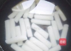 泡菜炒年糕的做法图解3