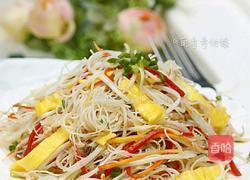绿豆芽炒面的做法图解1