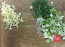 辣酱茄条肉丝的做法图解1