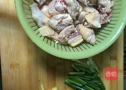 姜葱炒鸡的做法图解1