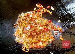 虫草银芽炒粉丝的做法图解6