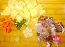 土豆烧猪肉的做法图解2