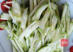 西葫芦黑木耳馅儿饺子的做法图解1