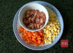 玉米炒肉的做法图解1