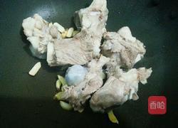 大骨头汤的做法图解3