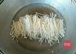 苦瓜培根金针菇卷的做法图解4