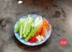 清炒芹菜的做法图解1