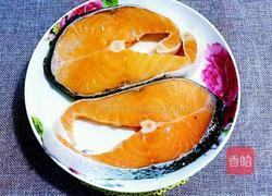 香煎三文鱼扒的做法图解1