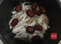 红枣花生煲鸡爪的做法图解3