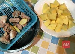 咖喱土豆炖排骨的做法图解2