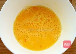 大酱炒鸡蛋的做法图解1