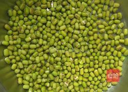 红薯绿豆粥的做法图解1