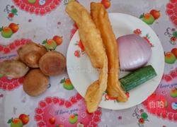 酱爆油条丁的做法图解1