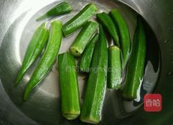 肉丝炒黄秋葵的做法图解3