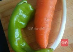 萝卜烧肥肠的做法图解1