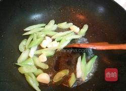 炸肉炒西芹的做法图解10