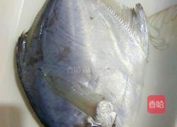 干炸小鲳鱼的做法图解1