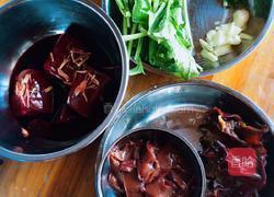 猪肝菠菜猪血木耳汤的做法图解1