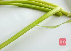 豆干炒芹菜的做法图解2